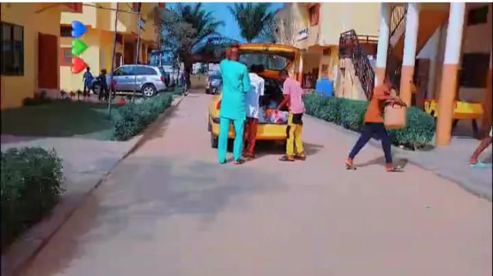 Galerie - Carême 2024 : La Voce Di Maria apporte le sourire à l'orphelinat de Djeffa